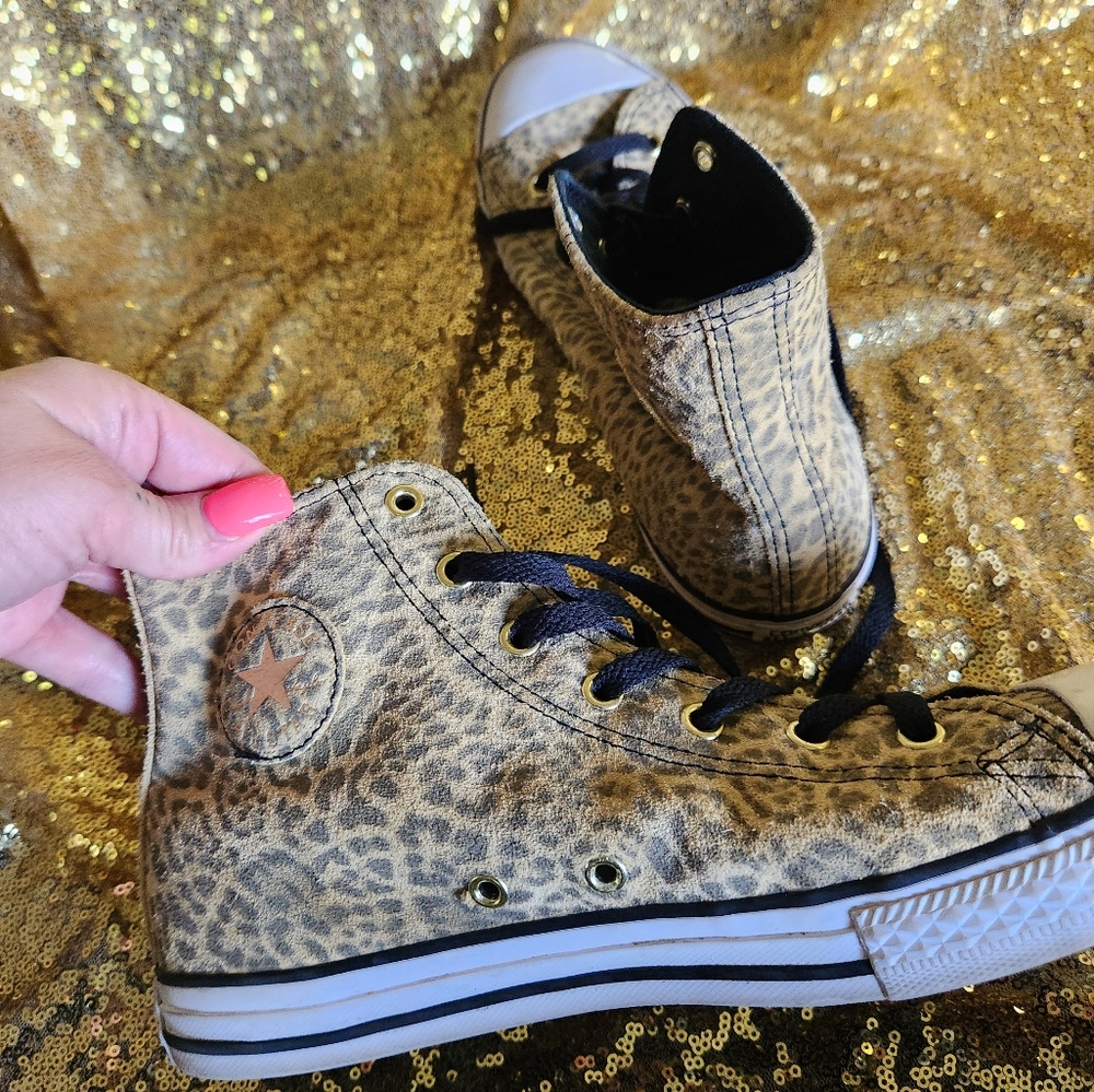 Leopard chucks